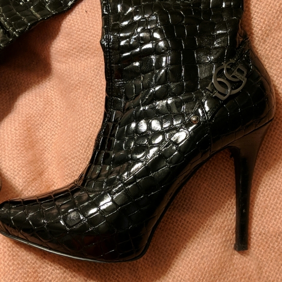 Boots to the knees - Picture 2 of 3